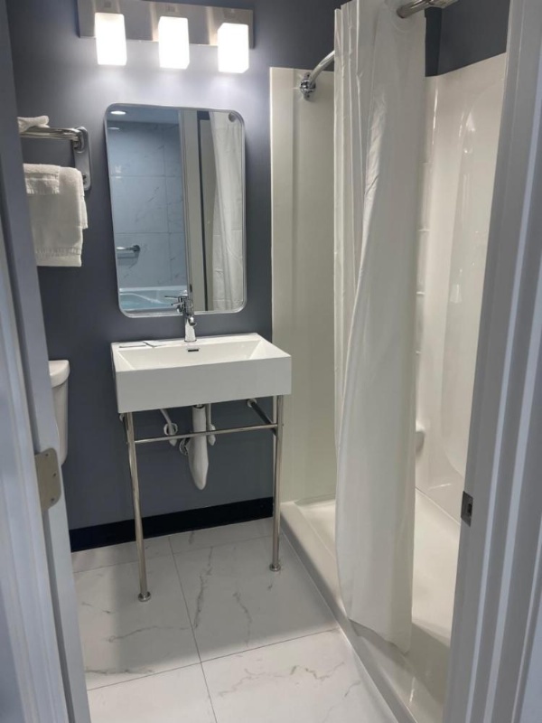 Midway Inn & Suites image 14