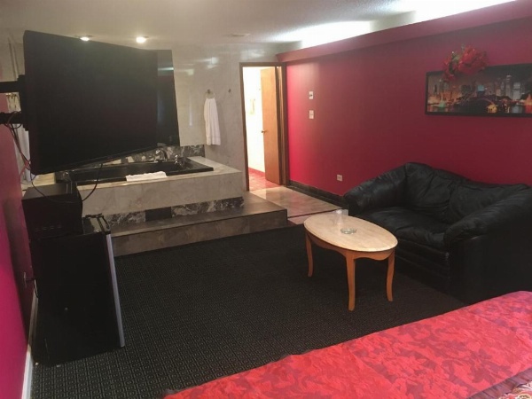 Midway Inn & Suites image 17