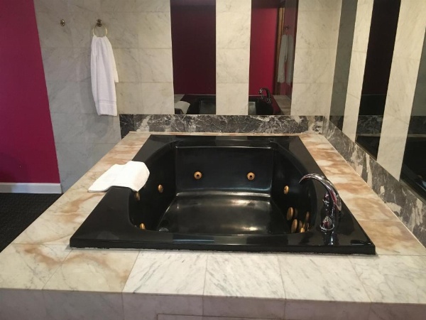 Midway Inn & Suites image 18