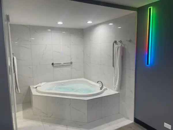 Midway Inn & Suites 4