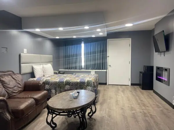 Midway Inn & Suites 5