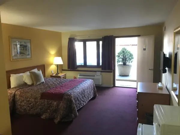 Midway Inn & Suites 6